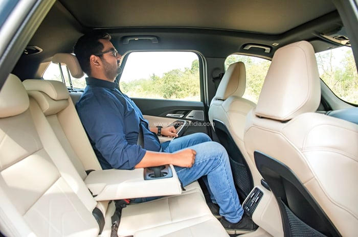 BMW iX1 vs Volvo XC40 Recharge: Electric luxury starts here BMW iX1 vs Volvo XC40 Recharge: Electric luxury starts here